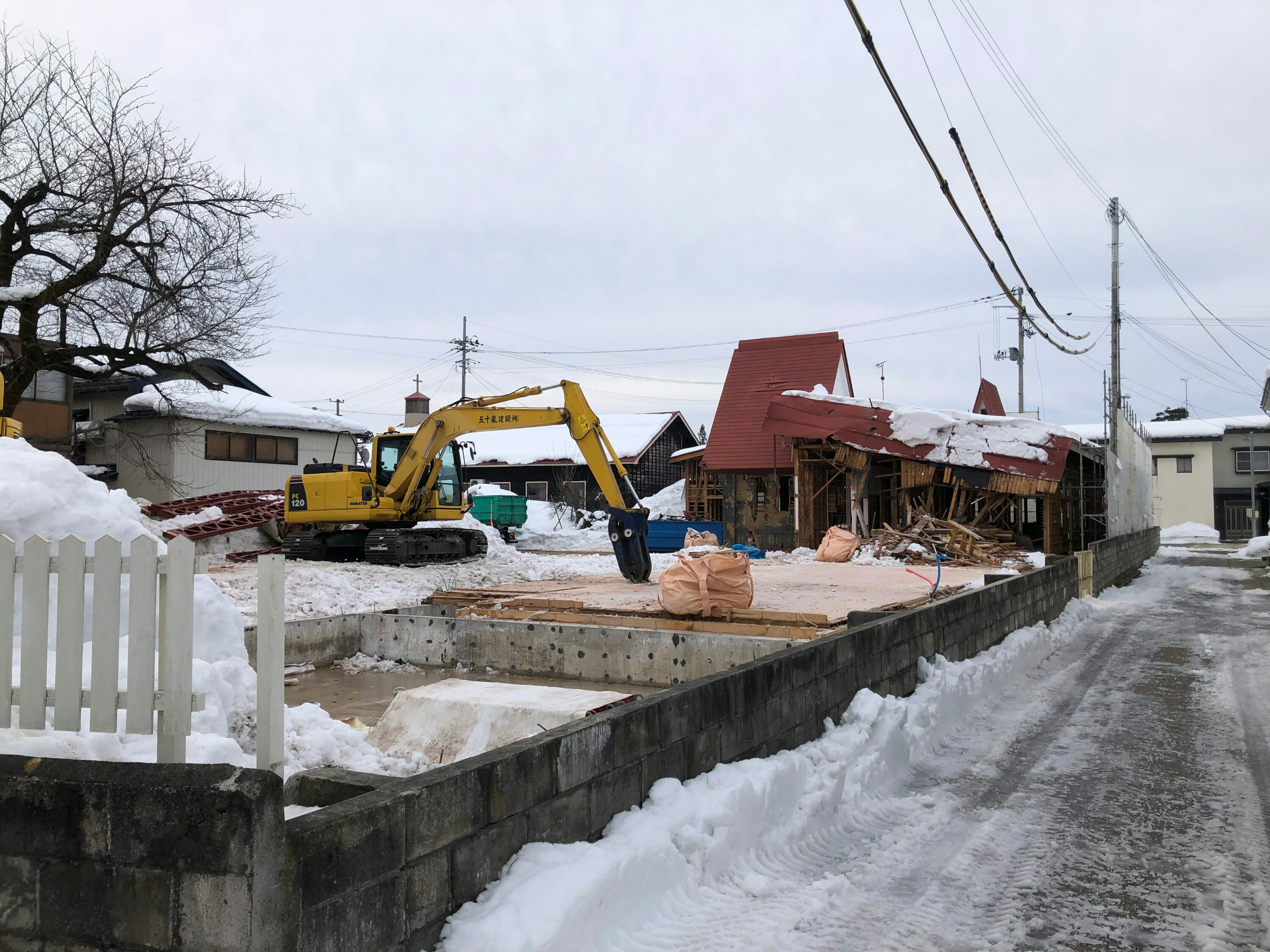 三角屋根が・・・